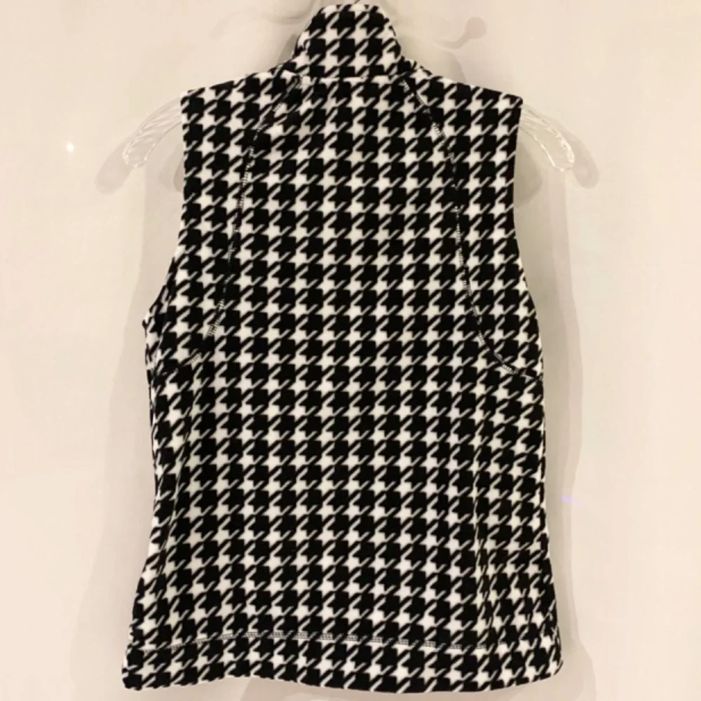 Kim Rogers Black/White Houndstooth Fleece Vest - Picture 4 of 6